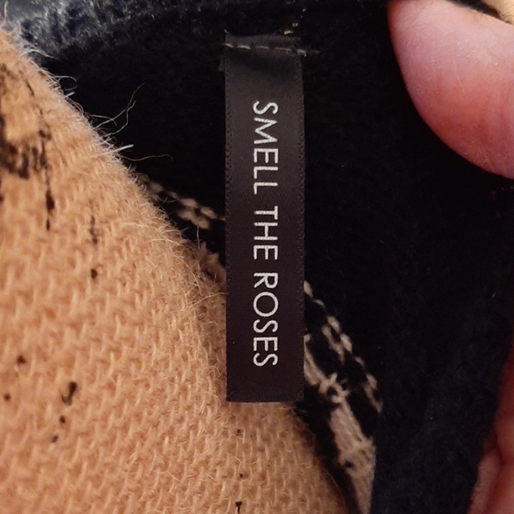 Black White Blanket Pattern S/M long sweater - Picture 6 of 7